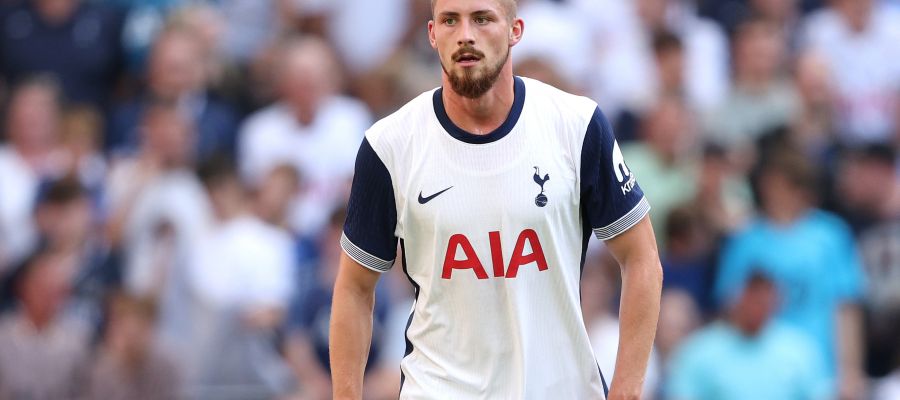 Radu Dragusin has been linked to a Serie A return, at Napoli in particular, since he’s not getting consistent minutes at Tottenham.