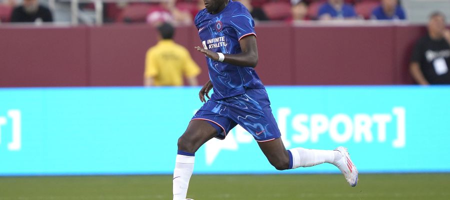 Juventus are turning their attention toward some left-footed defenders to restore their backline and have earmarked Benoit Badiashile and Arthur Theate.