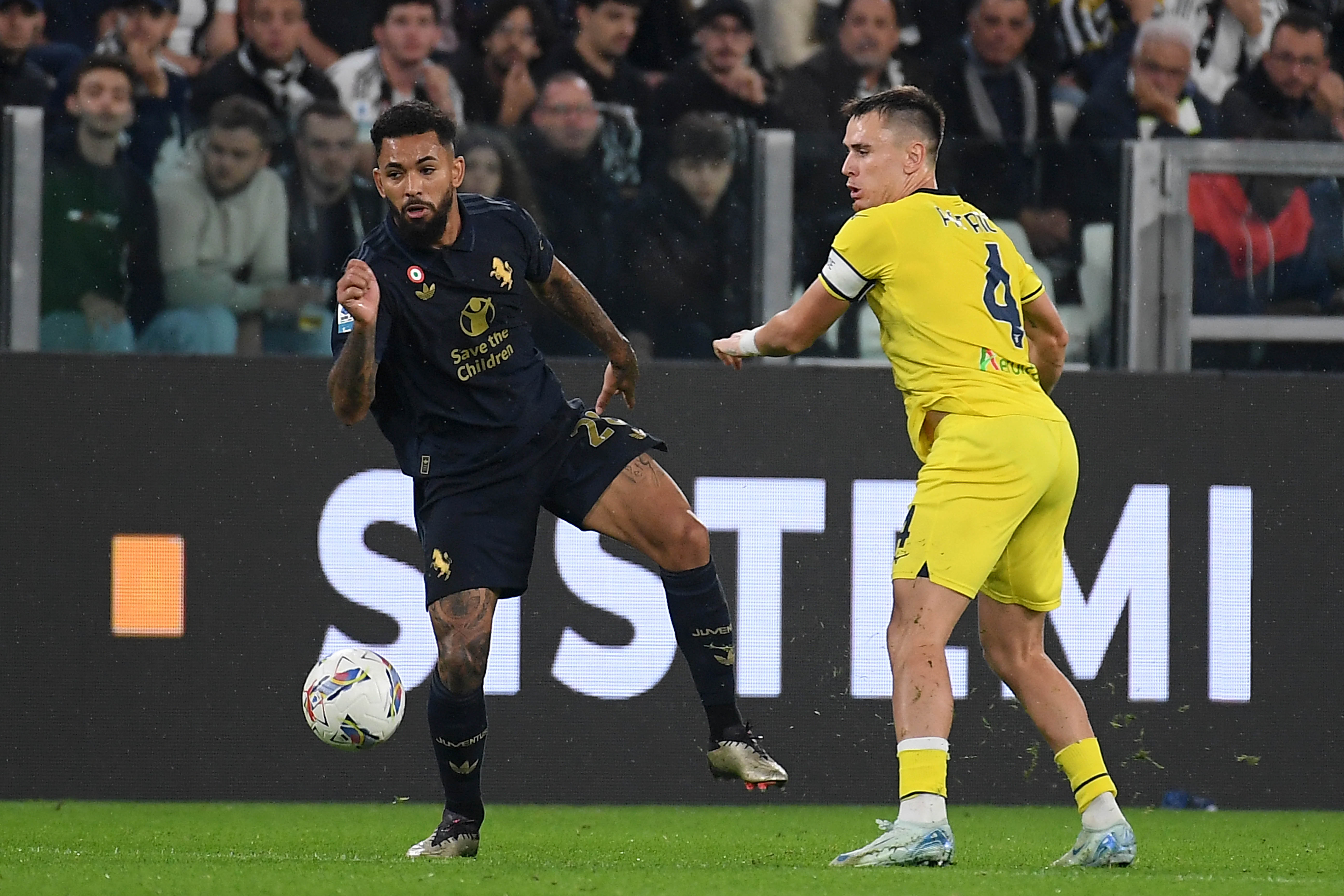 Juventus director Cristiano Giuntoli took advantage of the trip to England to conduct some business, dangling Douglas Luiz and Nicolò Fagioli.