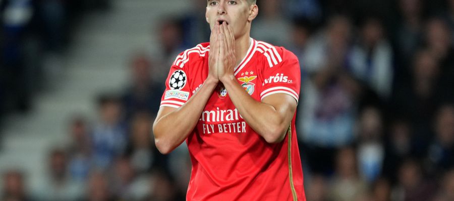 Despite the help of his agent Jorge Mendes, Juventus and Milan didn’t persuade Benfica to sell Antonio Silva in January. He won't be cheap in the summer.