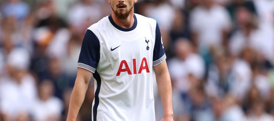 The recent defensive performances leave Juventus no choice but to seek a high-end center-back in January and have started to consider Radu Dragusin.