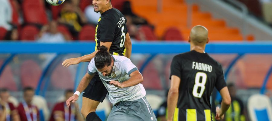 Napoli are waiting for Danilo to terminate his contract with Juventus and aren’t pushing any other veteran defenders for now.