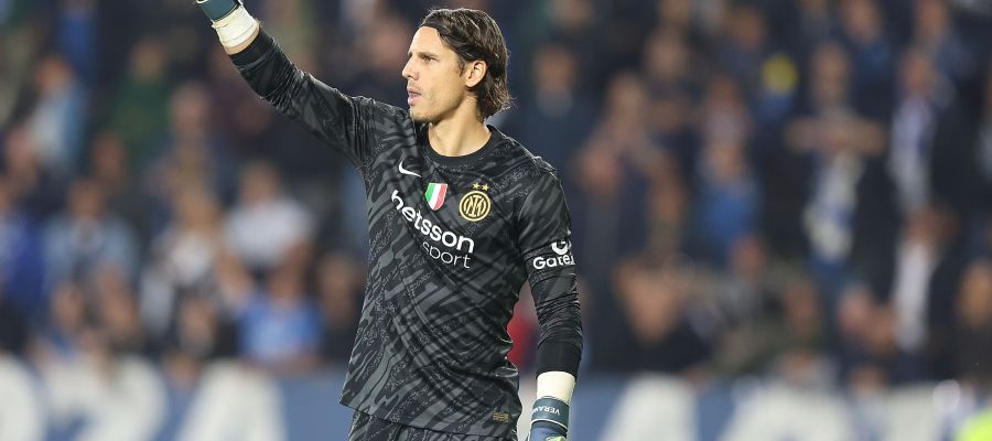 The two Inter goalies have completely different moods, as Yann Sommer has started every game and bounced back, while Josep Martinez has yet to play.