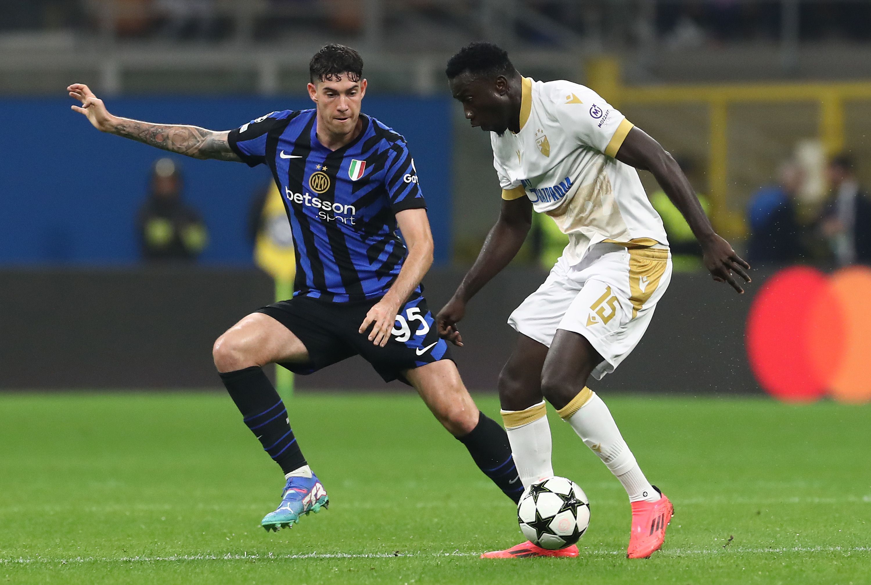 Inter mainstay Alessandro Bastoni discussed the current season and more topics in an interview, making his call between the two competitions.