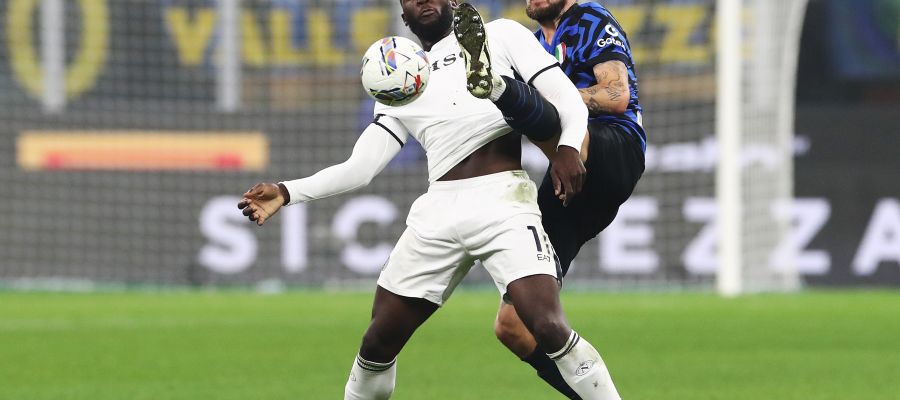 Inter have flown to Saudi Arabia without Francesco Acerbi and Benjamin Pavard, who have stayed in Milan to recover from their thigh injuries.