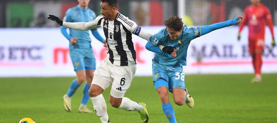 Despite the recent announcements by Danilo and Cristiano Giuntoli, a transfer to Napoli is still on the table, as Antonio Conte covets him.