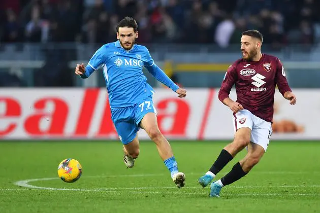 Khvicha Kvaratskhelia sprained his knee during the recent clash betwen Napoli and Lazio. He has been diagnosed with a low-grade MCL sprain.