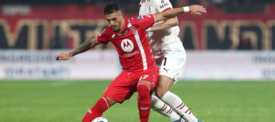 Milan are getting serious in their intention of adding a quality marksman, with Santiago Gimenez topping their wish list, but they need to bring in cash.