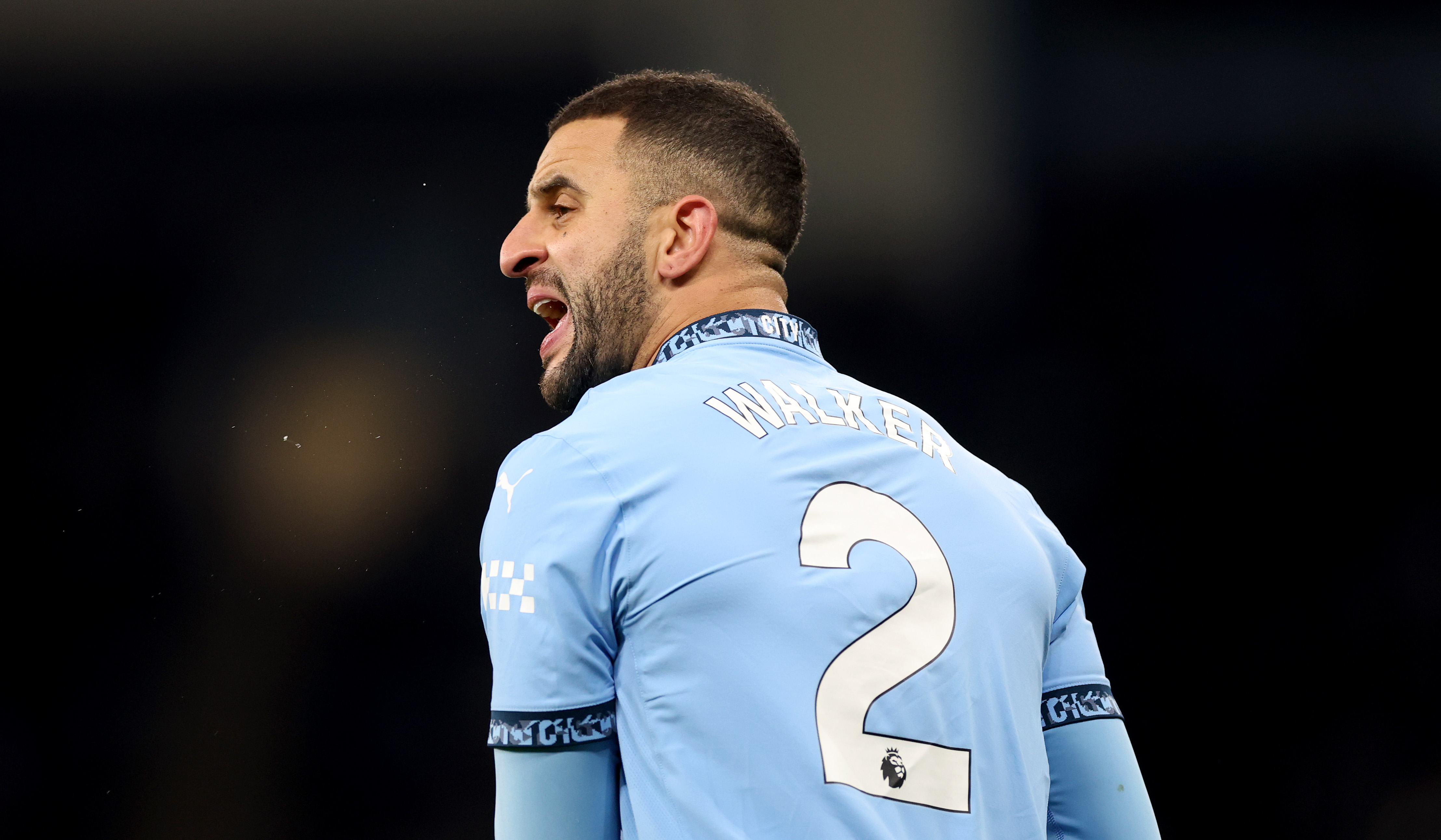 Milan have set sights on Kyle Walker, who wants to leave Manchester City to try an experience abroad. They'd have to pick one between him and Rashford.