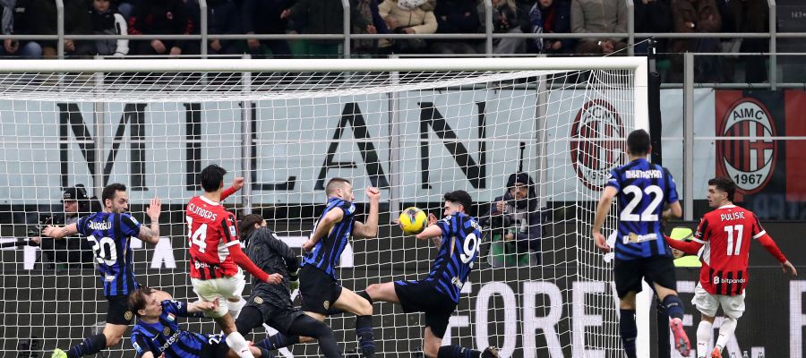 This season's trend in Serie A seems to be that the Derby di Milano must be decided at the very last minute. Milan had won their past two cross-town confrontations with Inter with two last-gasp goals, but tonight it was the Nerazzurri to put themselves back on track just when the referee was about to blow for full time