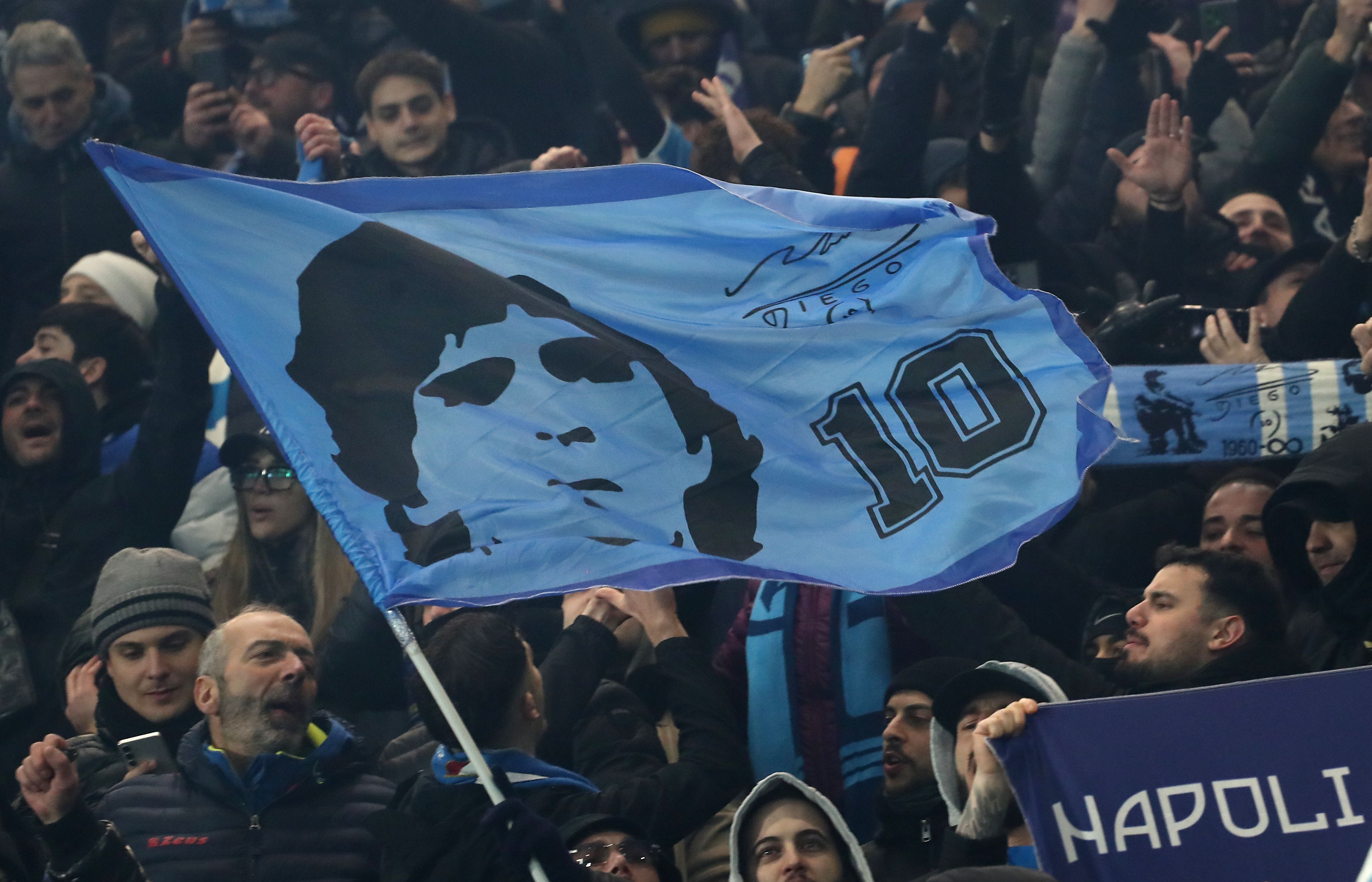 Napoli director Giovanni Manna tried to alleviate the pressure ahead of the clash with Inter and spilled the beans on some transfer market-related topics.