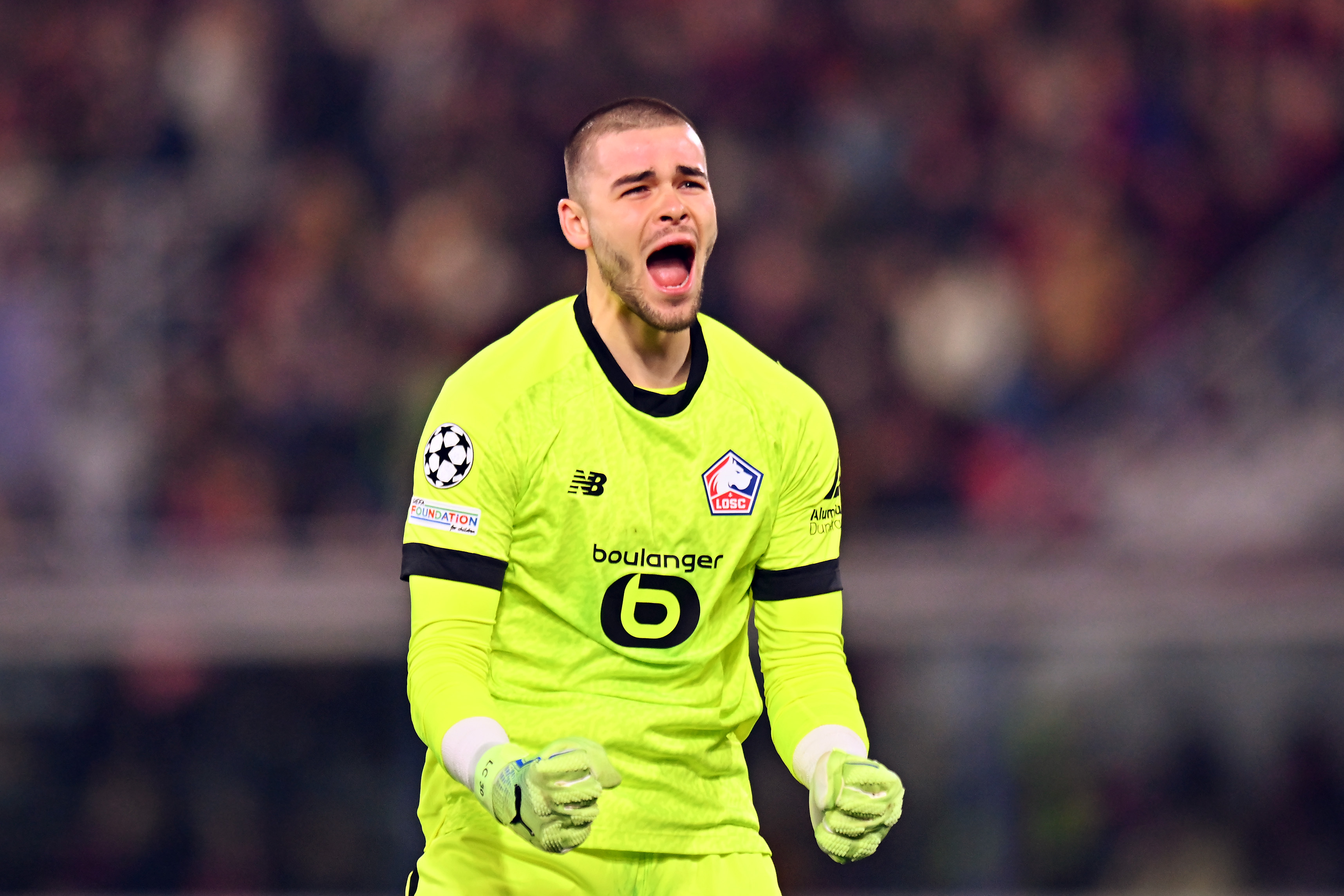 Milan are in very advanced talks concerning the new contract of Mike Maignan, but it’s not a guarantee that the goalkeeper will keep manning their posts.
