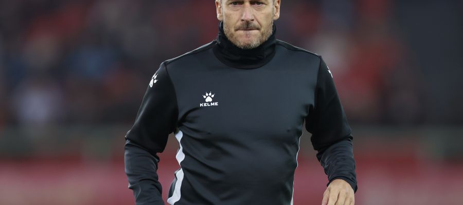 Roma legend Francesco Totti offered his advice to Roma in their coaching search and addressed his current job and future chatting with Antonio Cassano.