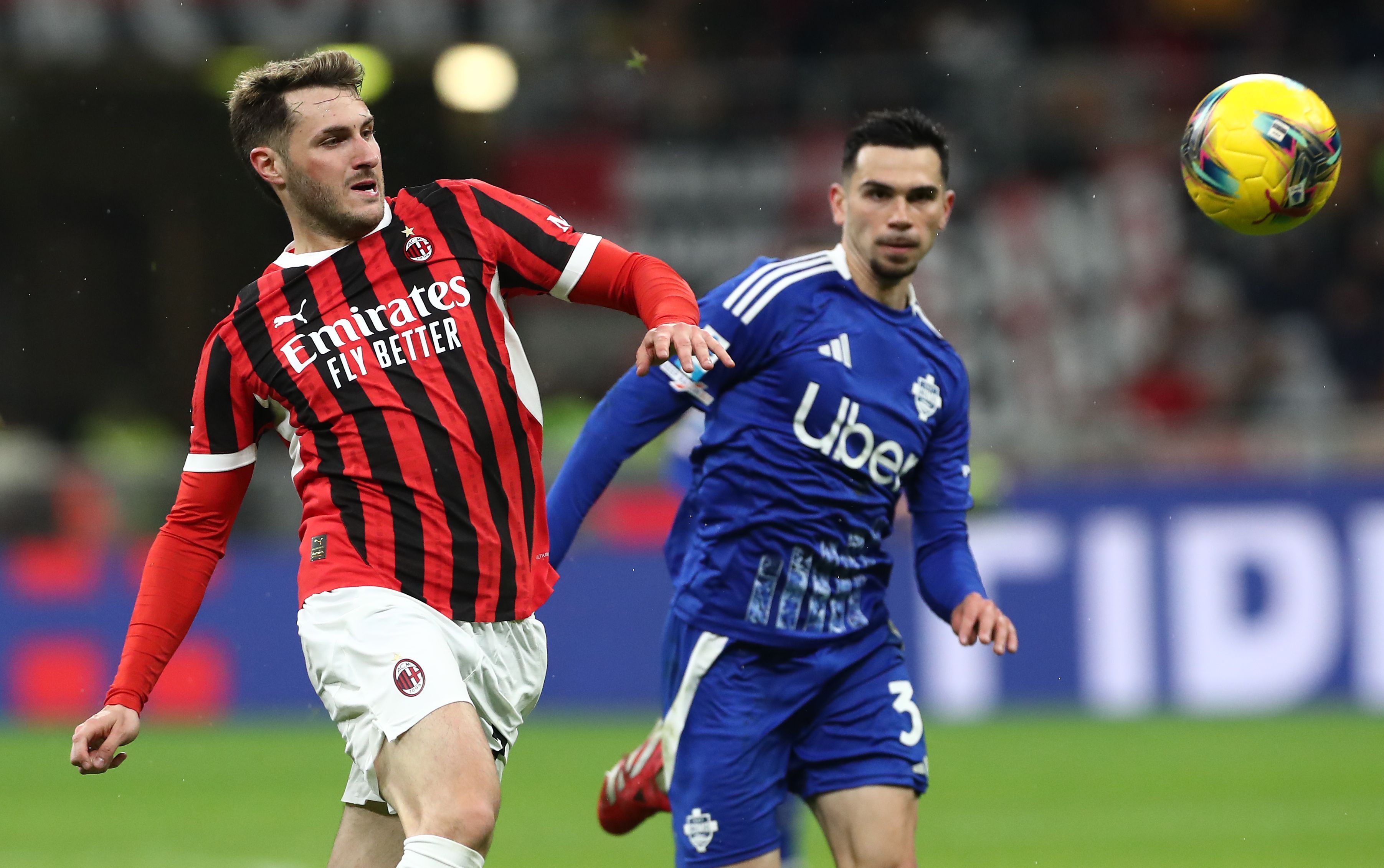 Santiago Gimenez took a blow to the ankle during his last Mexico game, but he’ll be available against Napoli over the weekend.