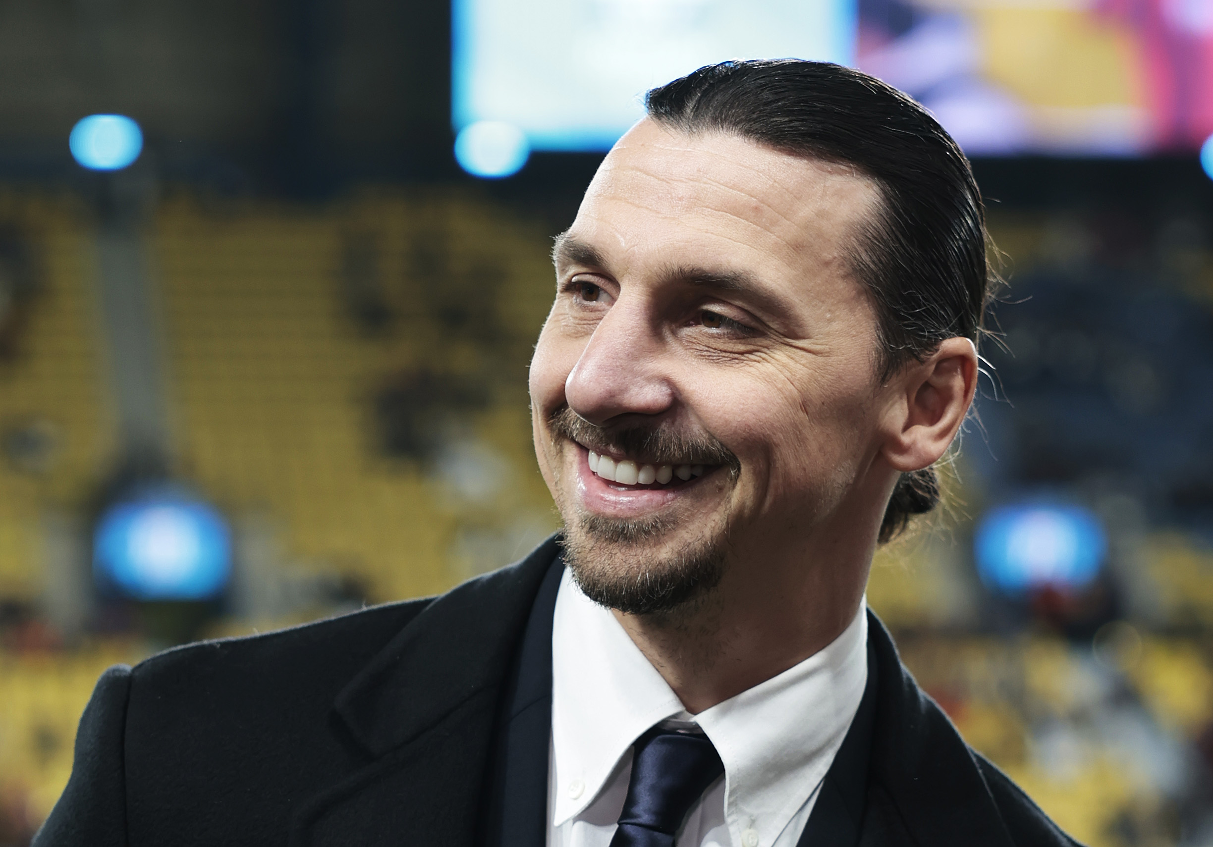 Zlatan Ibrahimovic returned to the Milan training center on Saturday, three weeks after his last appearance, while the management is about to be bolstered.