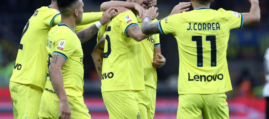 Inter will soon decide whether to activate their options on Francesco Acerbi and Stefan De Vrij, while Napoli will keep Alex Meret, agent Pastorello stated.