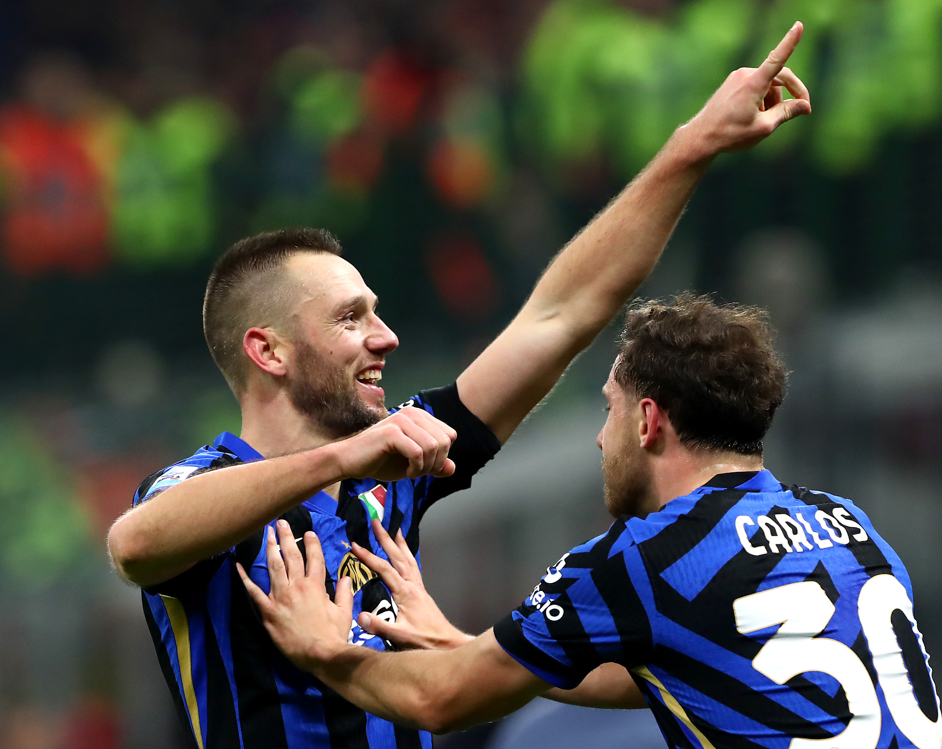Inter are cooking up at least one significant defensive addition, but Stefan De Vrij is expected to stay put.