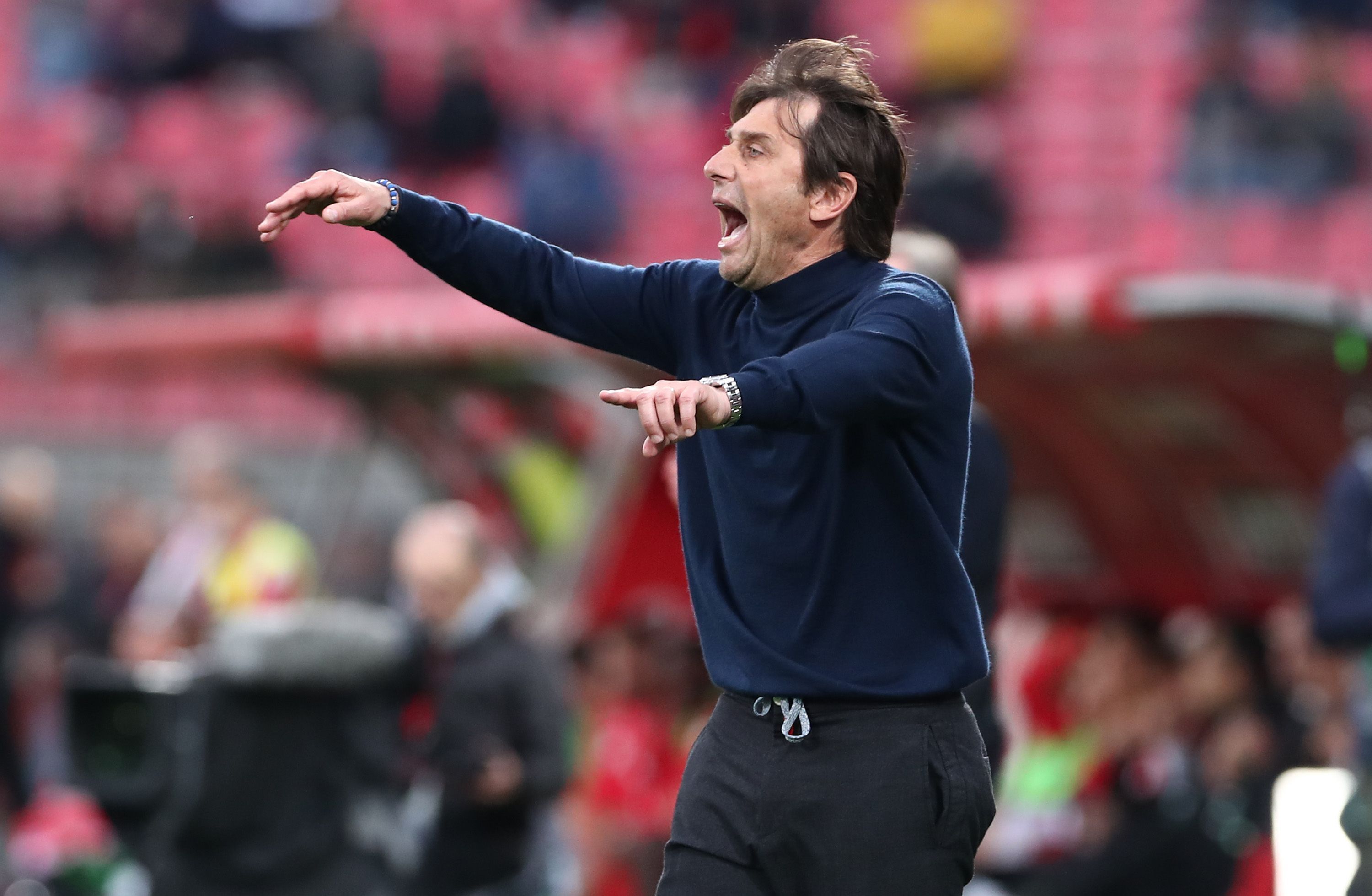 Juventus and Milan are watching what’s going on between Antonio Conte and Napoli with a keen eye, but the former have some reservations.