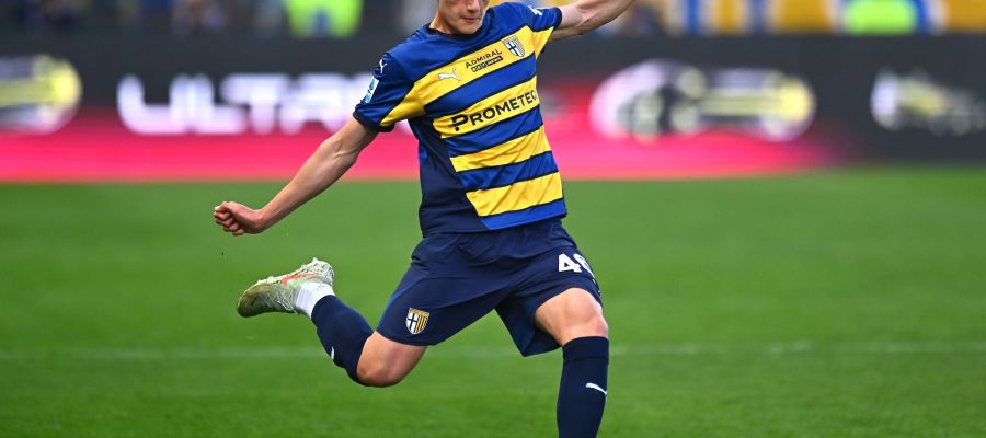 Liverpool have wrapped up the negotiation with Parma for Giovanni Leoni in a hurry. The defender flew to England for the formalities.