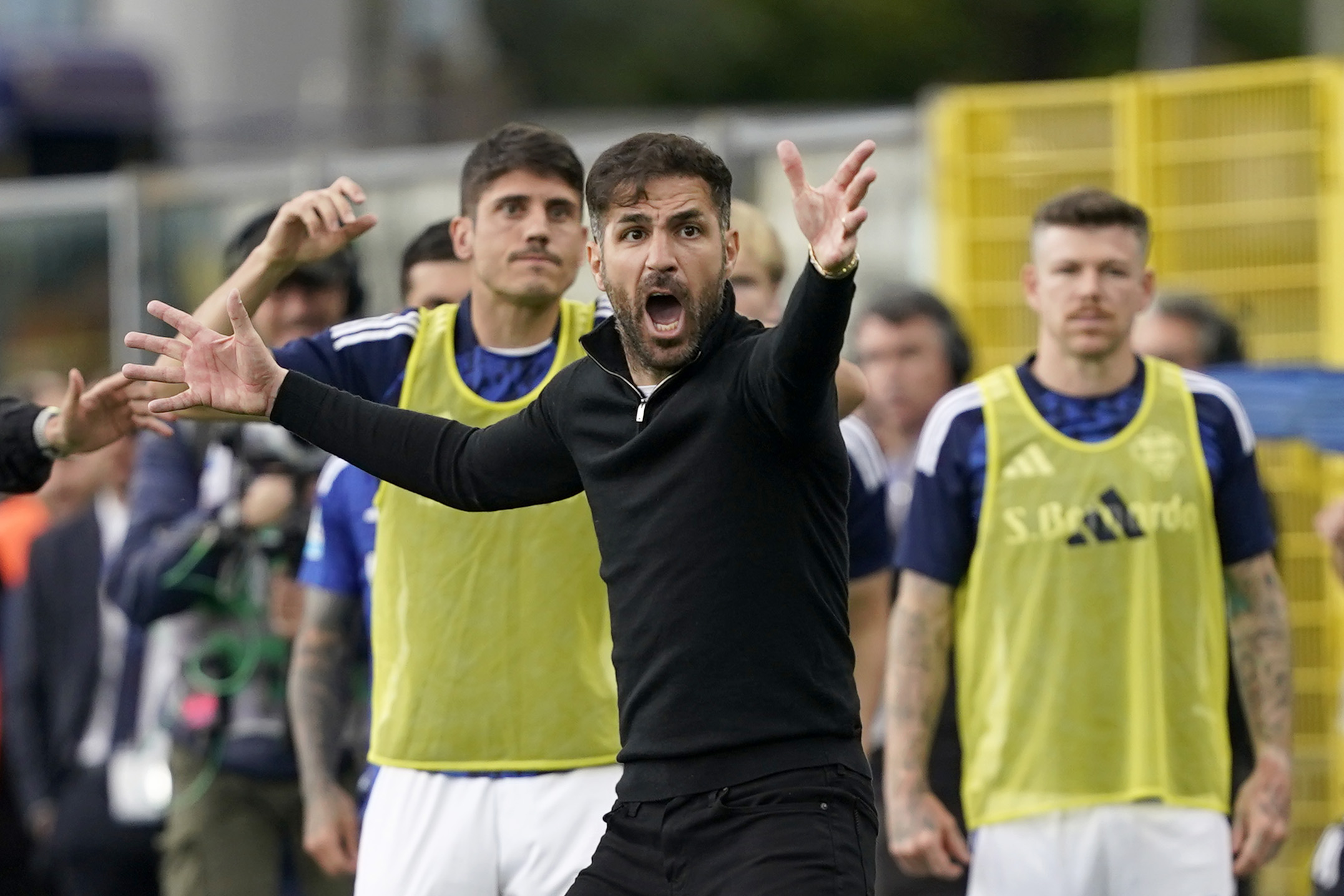 Cesc Fabregas is in demand and is being courted by important teams, but he will give his priority to Como while deciding on his future.
