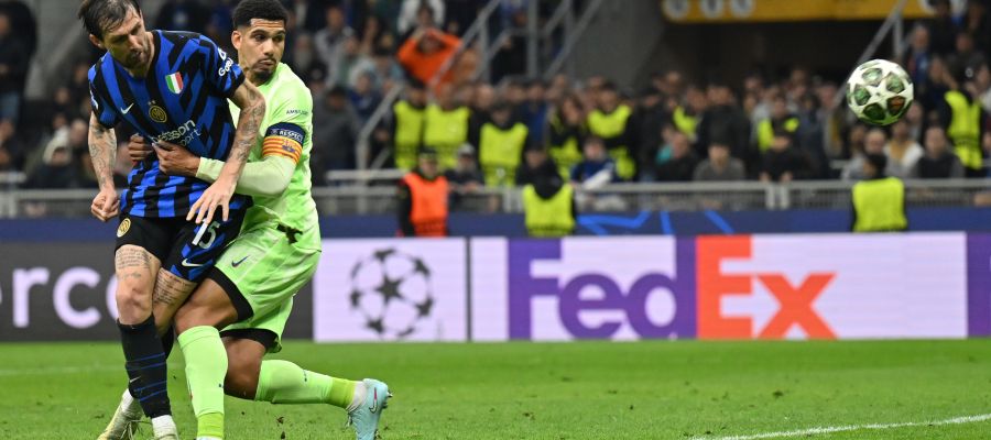 Juventus came close to signing Ronald Araujo in January, but Barcelona reeled him in at the last second, convincing him to ink an extension.