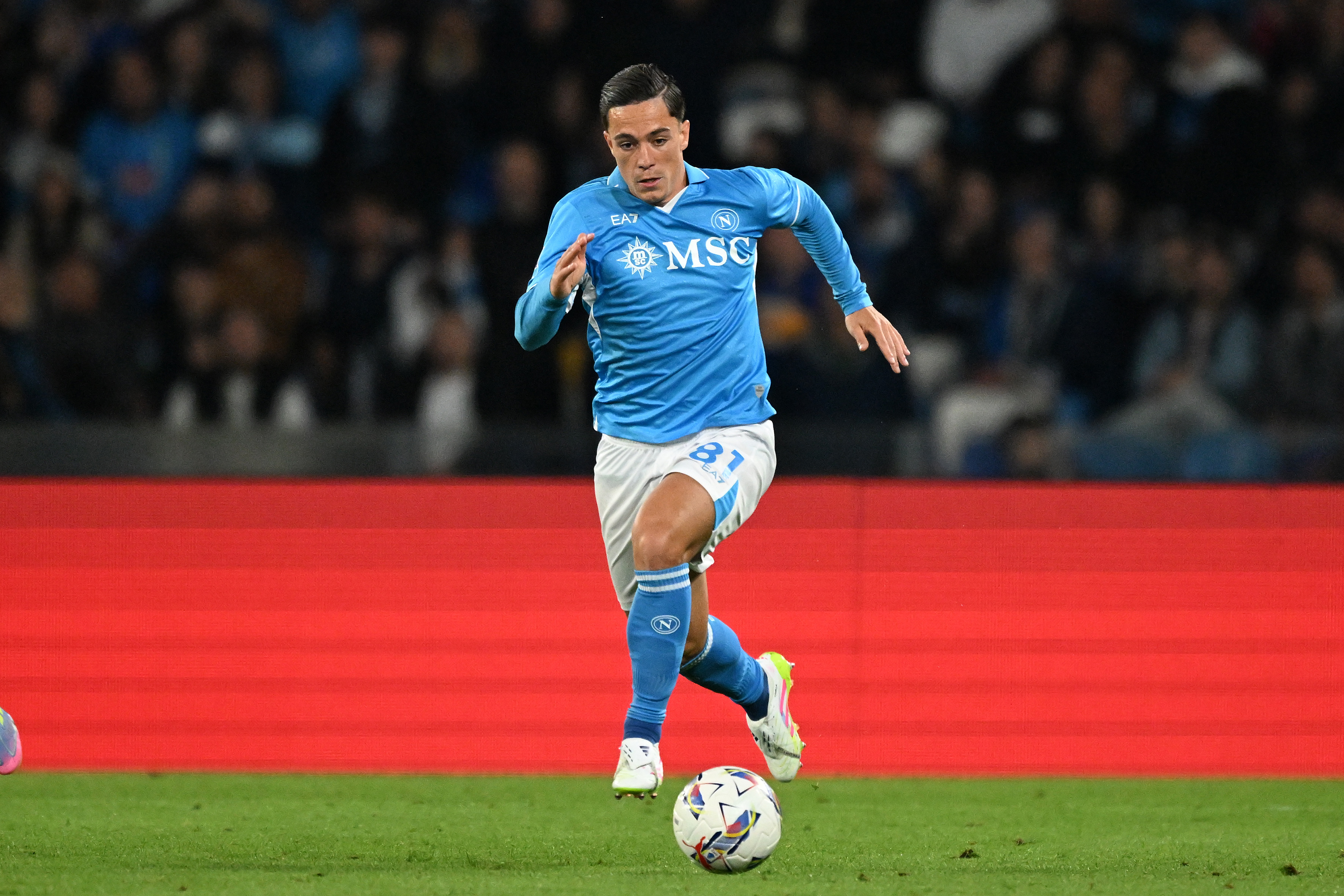 Giacomo Raspadori decided the tricky Lecce game with a crafty free kick in the first half, and Napoli held onto their slim lead.