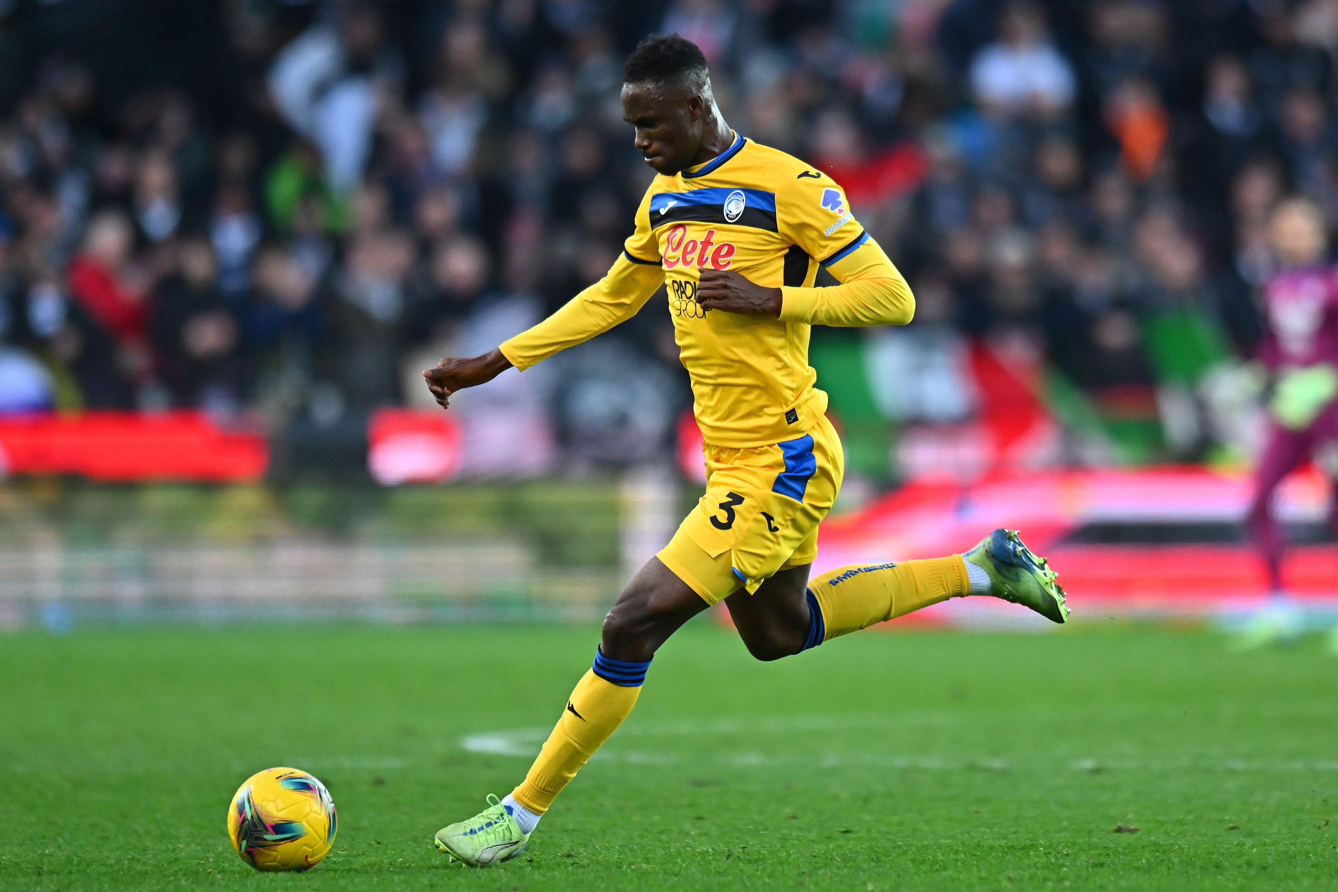 Roma will need one or more new defenders in the summer since Mats Hummels will hang up his cleats and are weighing targeting Odilon Kossounou.
