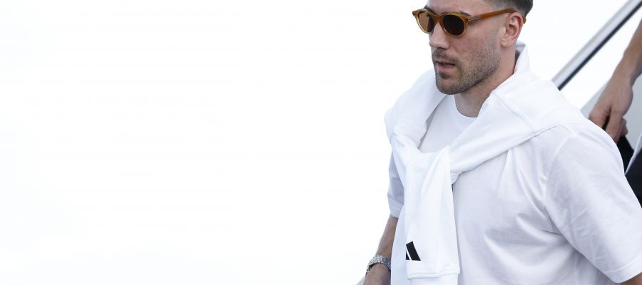 Juventus and Milan briefly discussed a trade involving Dusan Vlahovic and Theo Hernandez, but it didn’t advance much.