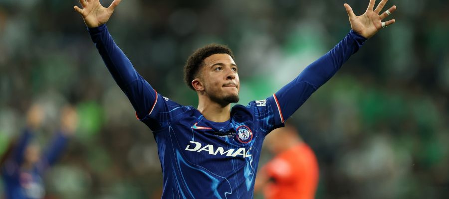 Napoli are in the hunt for new wingers and are making an attempt to bring Jadon Sancho to Serie A. Juventus tried and failed last summer.