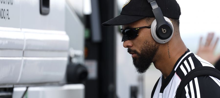 Juventus and Manchester United have been negotiating for Jadon Sancho, and Douglas Luiz could eventually become part of the deal.