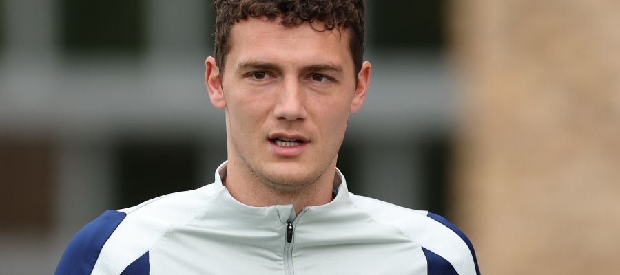 Inter need to sell one of their defenders before adding, and Yann Aurel Bisseck is a safer bet to stay put than Benjamin Pavard.