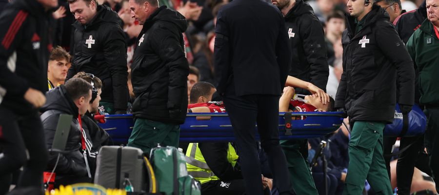 Giovanni Leoni’s stint in Liverpool is off to a rough start. The former Parma talent tore the ACL in his left knee in his debut.