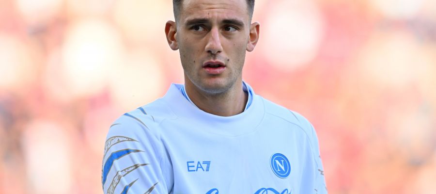 Napoli need to sell before adding and are close to offloading two excess players, Noa Lang and Lorenzo Lucca, to make room.