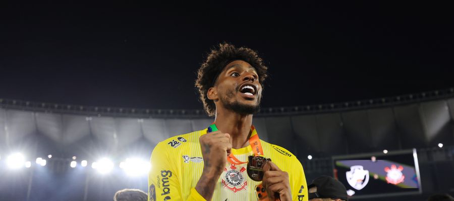 Milan have gotten to work early to replace Mike Maignan, but their bid for Hugo Souza was turned down by Corinthians.
