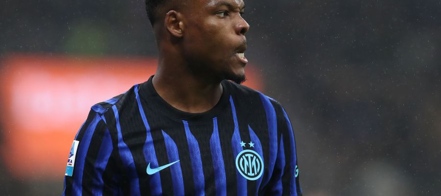 Denzel Dumfries has been absent since the last international break due to an ankle injury. Another agent's change is raising questions.