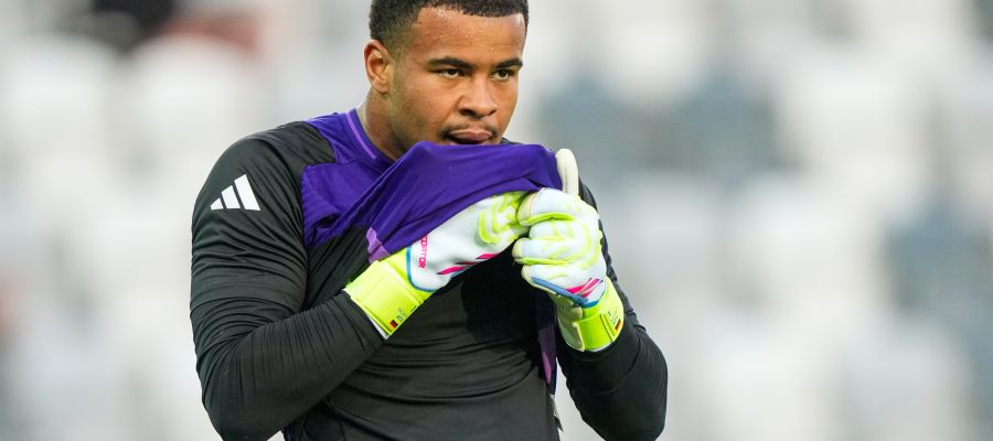 Inter and Milan are in the hunt for their next goalie, and both have laid eyes on Noah Atubolu, who’s shining at Freiburg. His contract runs out in 2027