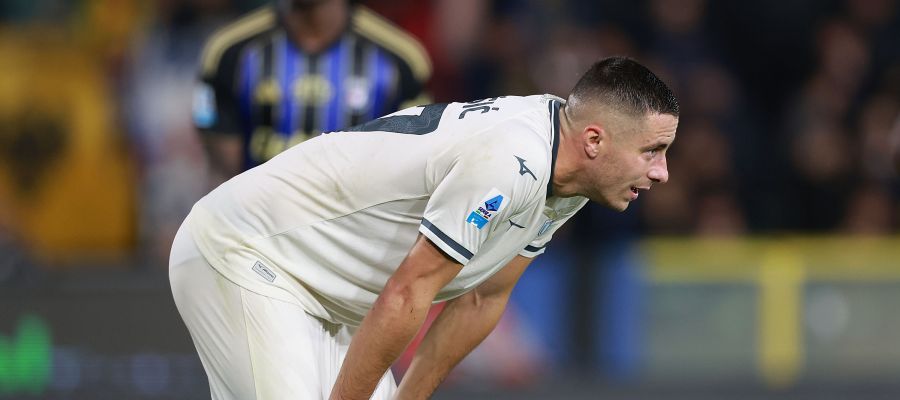 Adam Marusic faces an uncertain future at Lazio, and his entourage has started offering him to a few teams, including Juventus and Napoli.