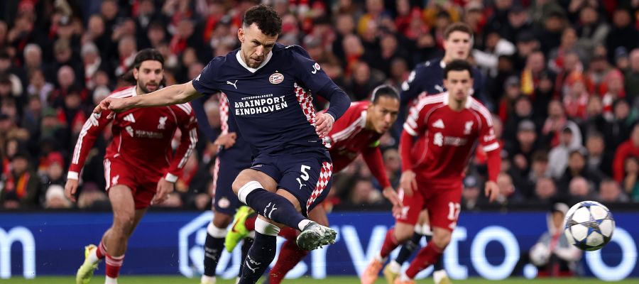 Inter are lurking to see whether they could add a reliable wing-back for cheap and kicked the tires on a reunion with Ivan Perisic.