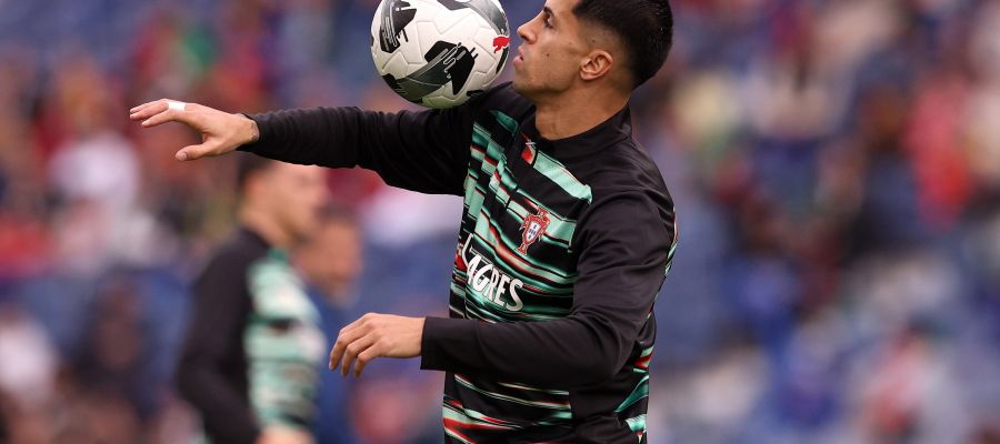 Inter have quickly reached an agreement in principle with Al-Hilal for Joao Cancelo, but the defender is waiting to see.