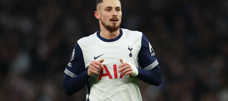 Roma aren’t working only on their frontline but also on their defense and the wings and are eyeing Radu Dragusin and Niccolò Fortini.