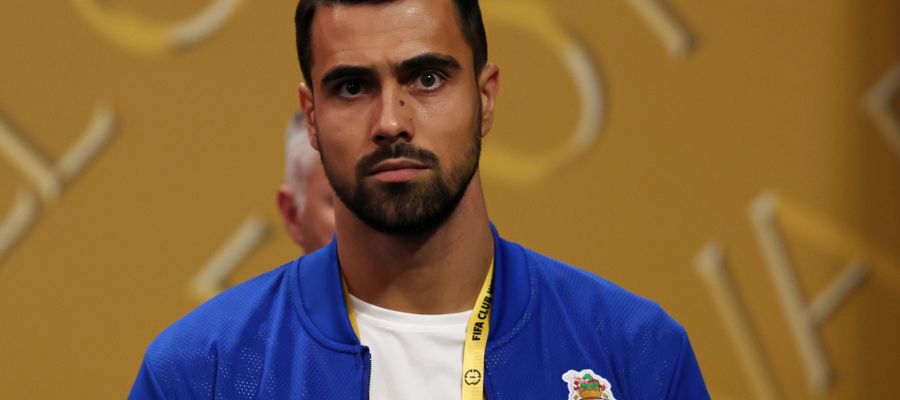 After examining some veterans, Juventus are testing the waters for Guillame Restes, Diogo Costa, and Konstantinos Tzolakis.