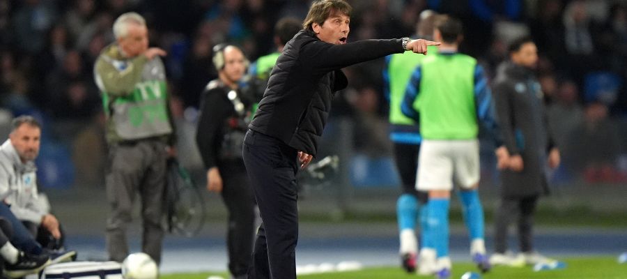 Antonio Conte is open to staying at Napoli, seeing out his initial three-year contract, rather than quickly jumping ship again.