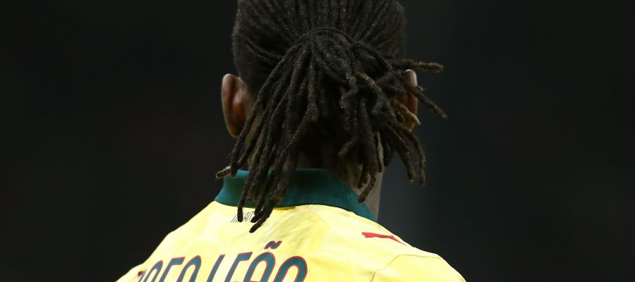 Milan might completely overhaul their attack in the summer, and an intermediary has begun working to bring Rafael Leao to Manchester United.