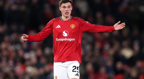 Manuel Ugarte is looking for an escape route, and his agent has proposed him to Juventus, Napoli, and Milan.