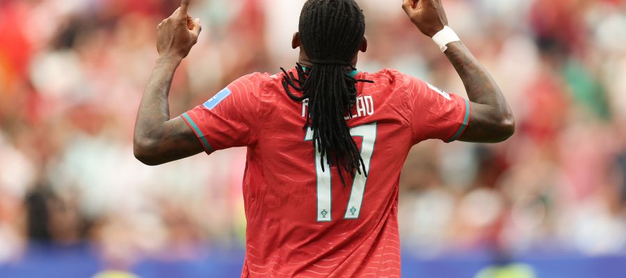 Rafael Leao pretty much announced his summer departure from Milan while the team was in turmoil, but he's begun changing his tune.