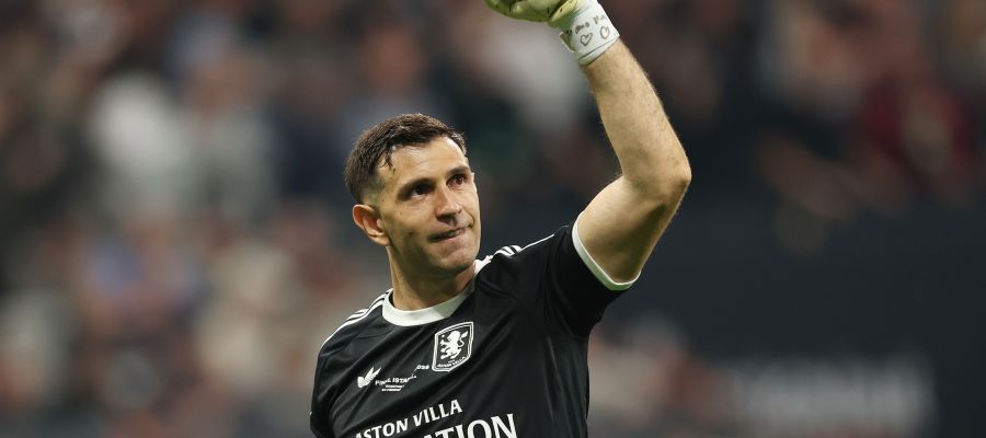 Juventus have been forced to change their plans and are re-assessing previous targets Dibu Martinez and Guglielmo Vicario.