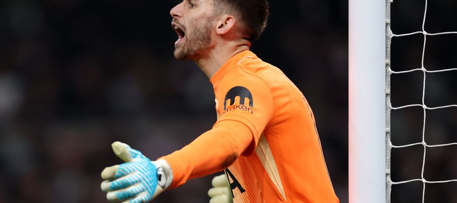 Juventus aren’t any closer to signing a new goalkeeper, as the talks for Emiliano Martinez are going backward.