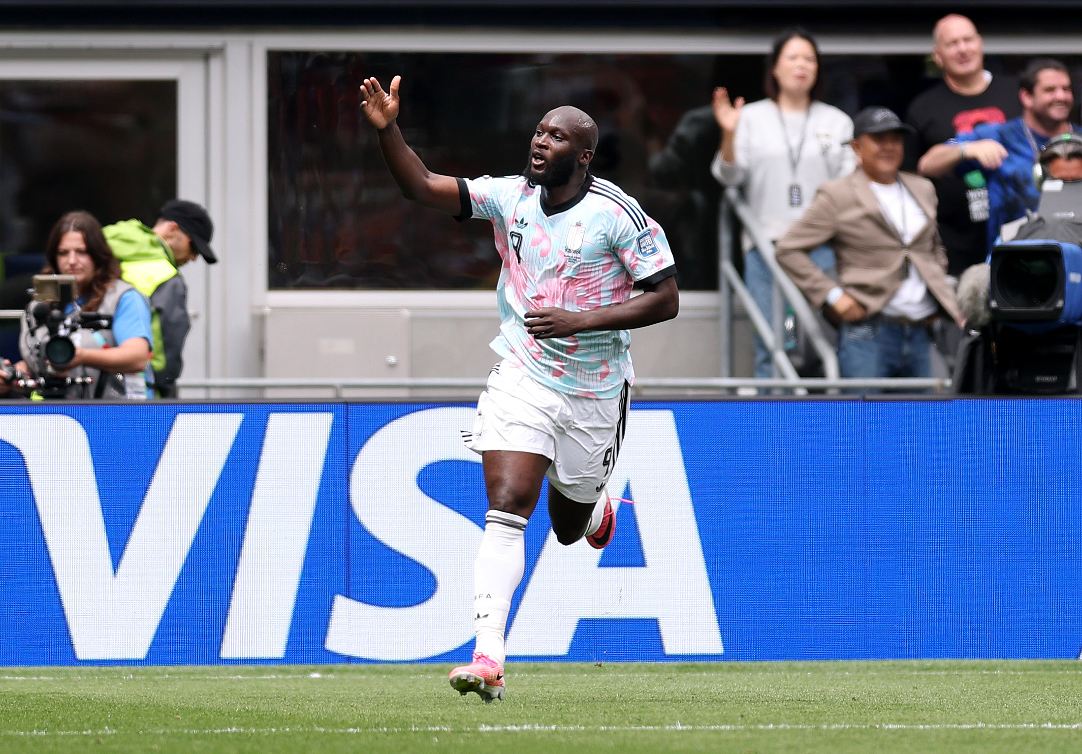 Romelu Lukaku is about to return from his post-World Cup vacations, and the conversations to sort out his Napoli future will ramp up.