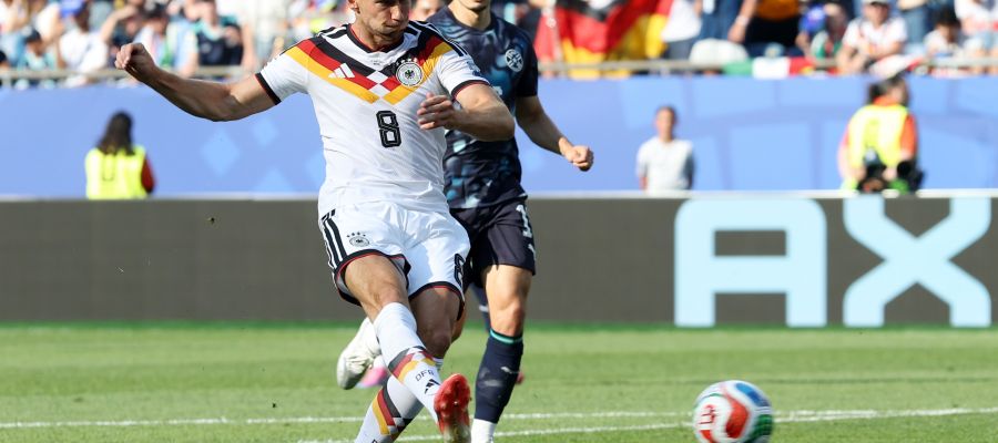 Juventus are staying in touch with Leon Goretzka, while Franck Kessié has not-so-subtly offered his services to them.