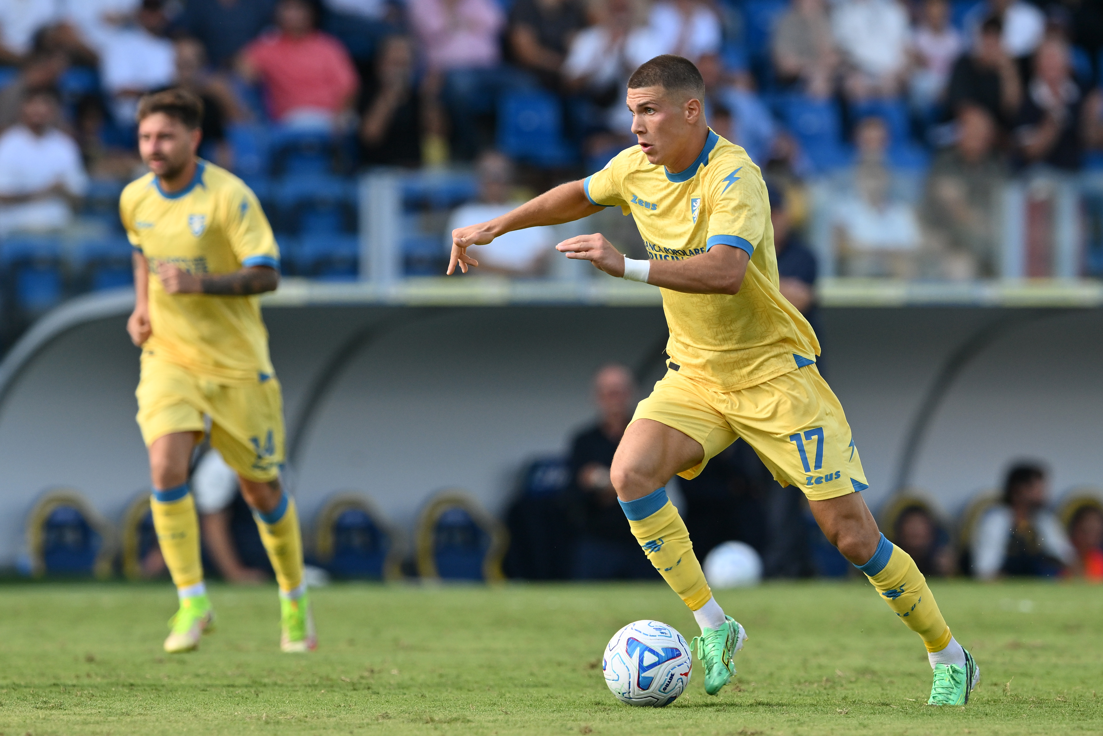 Roma may not have to look too far for a new winger, as they are keen on Frosinone’s Giorgio Kvernadze, and are also eyeing Darryl Bakola.
